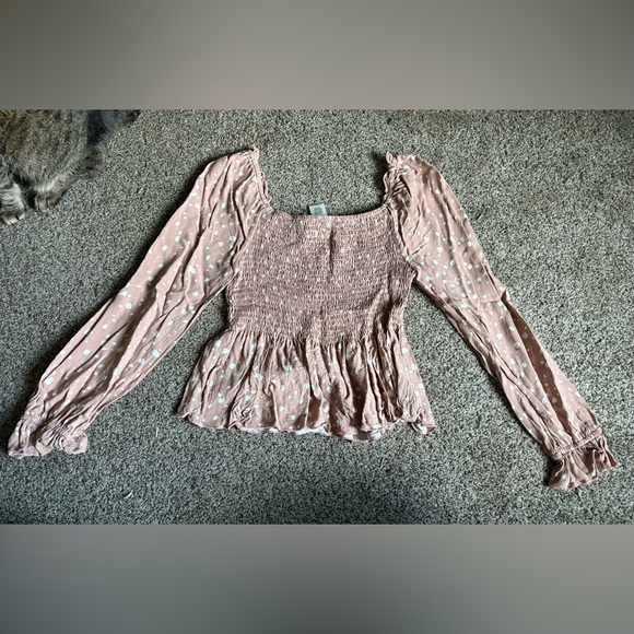 Long sleeved pink polka dot top in size small - Picture 3 of 3